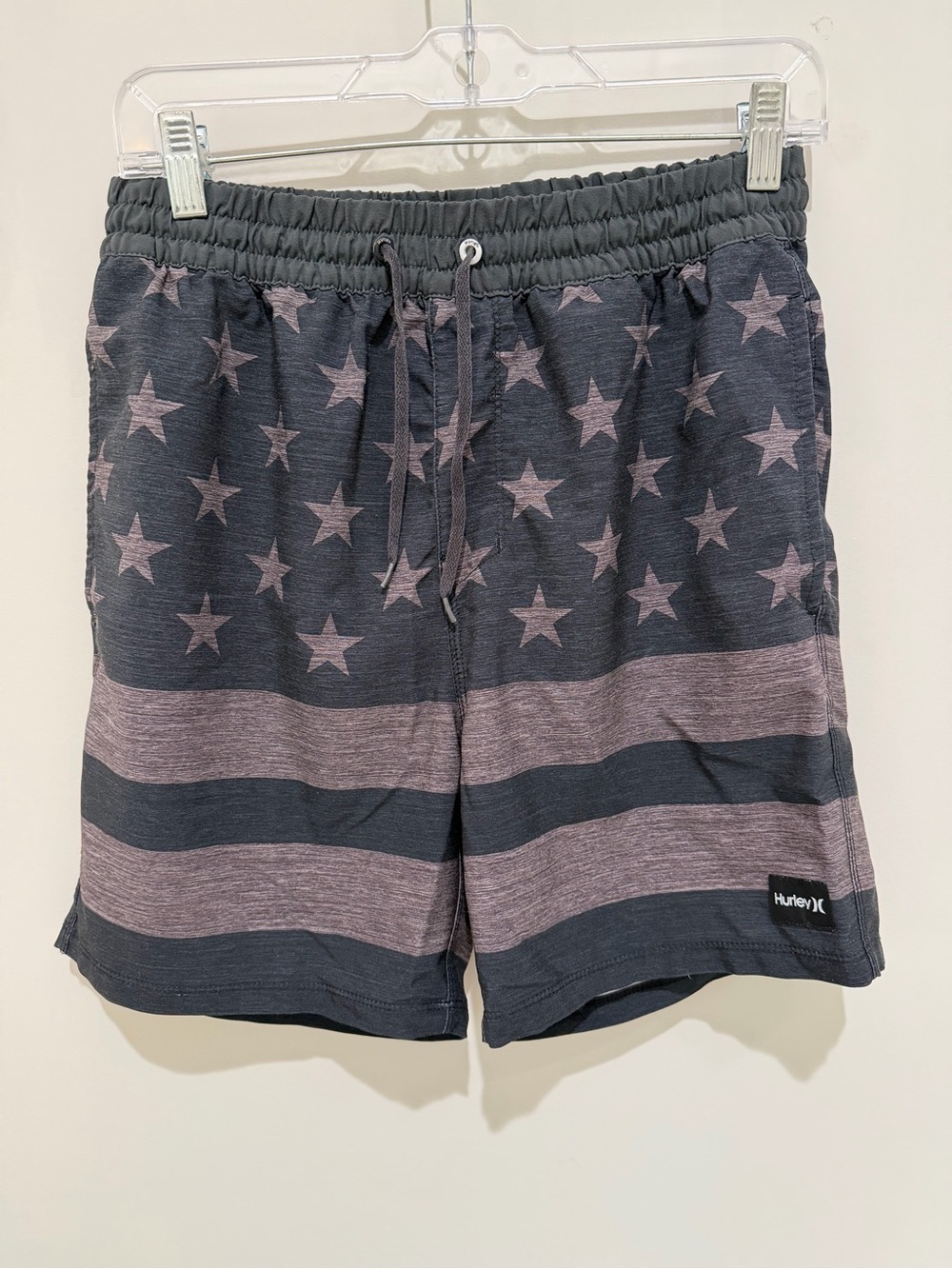 Hurley Men’s Medium Athletic Shorts in Charcoal and Navy Star Stripe